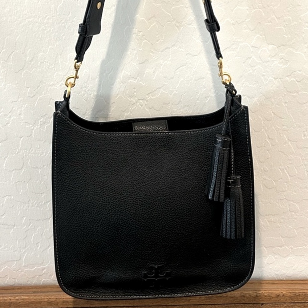 Tory Burch Large Thea in Black Pebbled Leather. Brushed Gold Hardware.